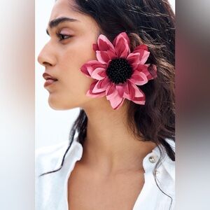 Zara 🌺🌺🌺Maxi Contrast Flower Earrings - NWT